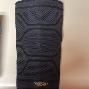 New Copper Fit compression knee sleeve L/XL. Black.